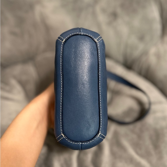 Small Coach purse - Picture 4 of 5